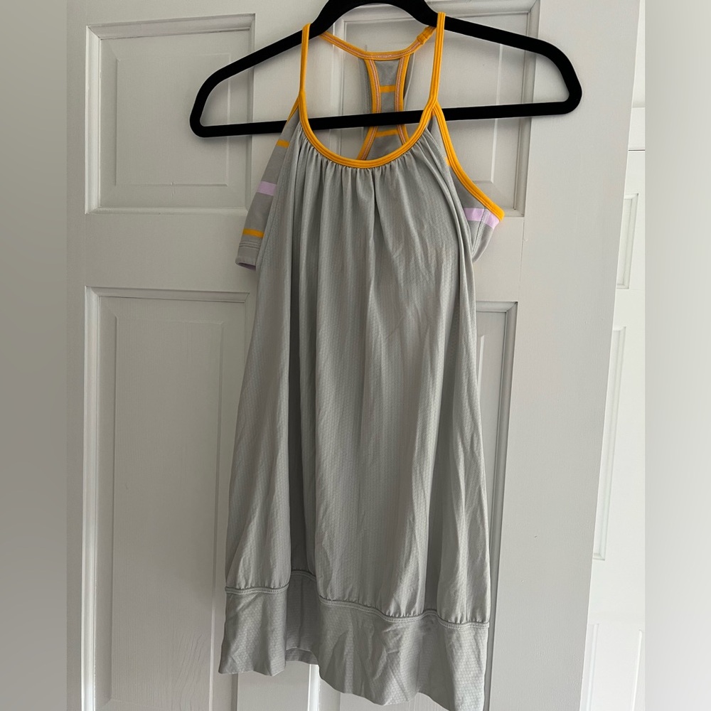 Lululemon Womens Size 8 Gray Built In Bra Sleeveless Tank Top
